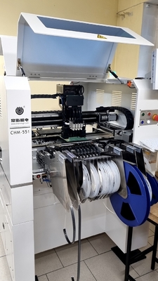 CHM-551 entièrement automatique 4 têtes SMT pick and place machine 0201, changement automatique de buse