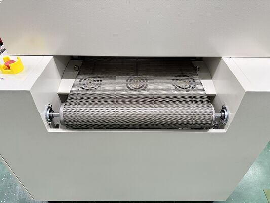 Forneau de durcissement IR industriel avec 6 zones de chauffage 280°C Température maximale et contrôle PID pour le séchage adhésif des revêtements de peinture