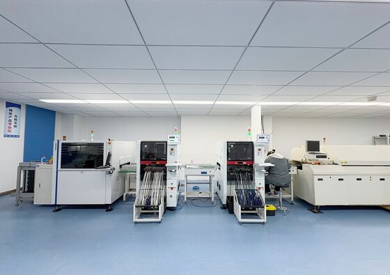 Ligne de production SMT entièrement automatique avec deux machines Pick and Place TC06